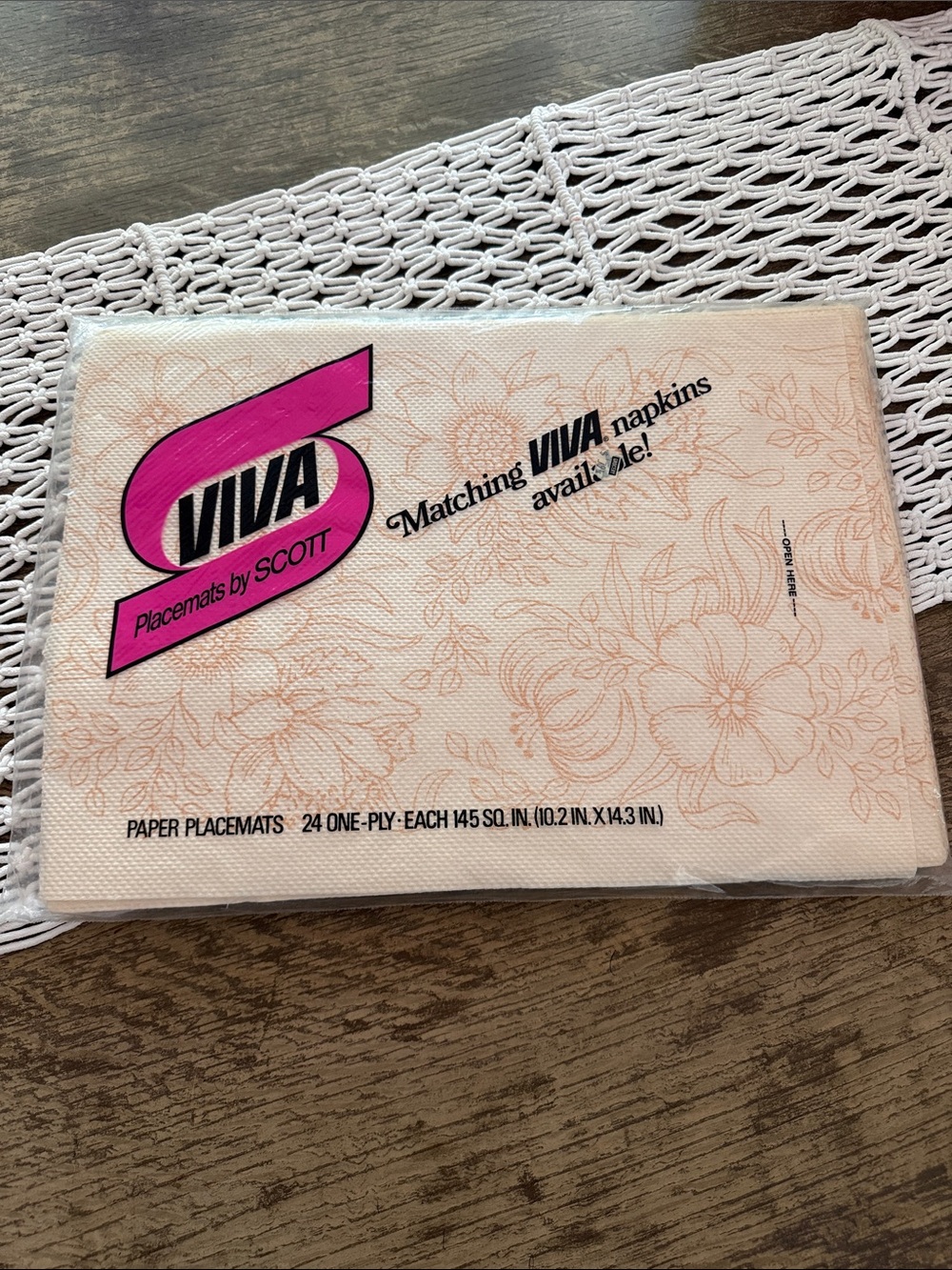 NIP Vintage 70s Viva by Scott Boho Garden Floral Disposable Paper Placemats